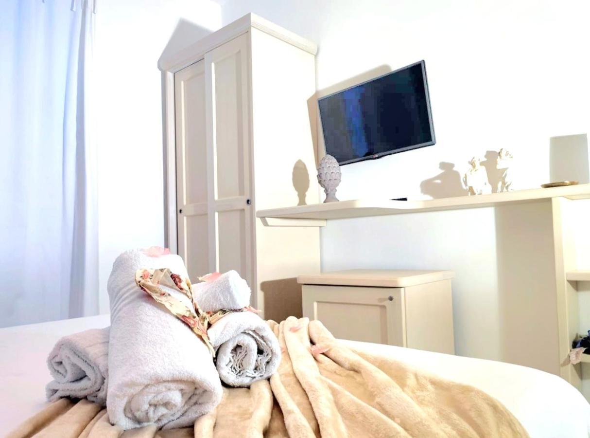 Golden House Hotel Porto Torres Bagian luar foto