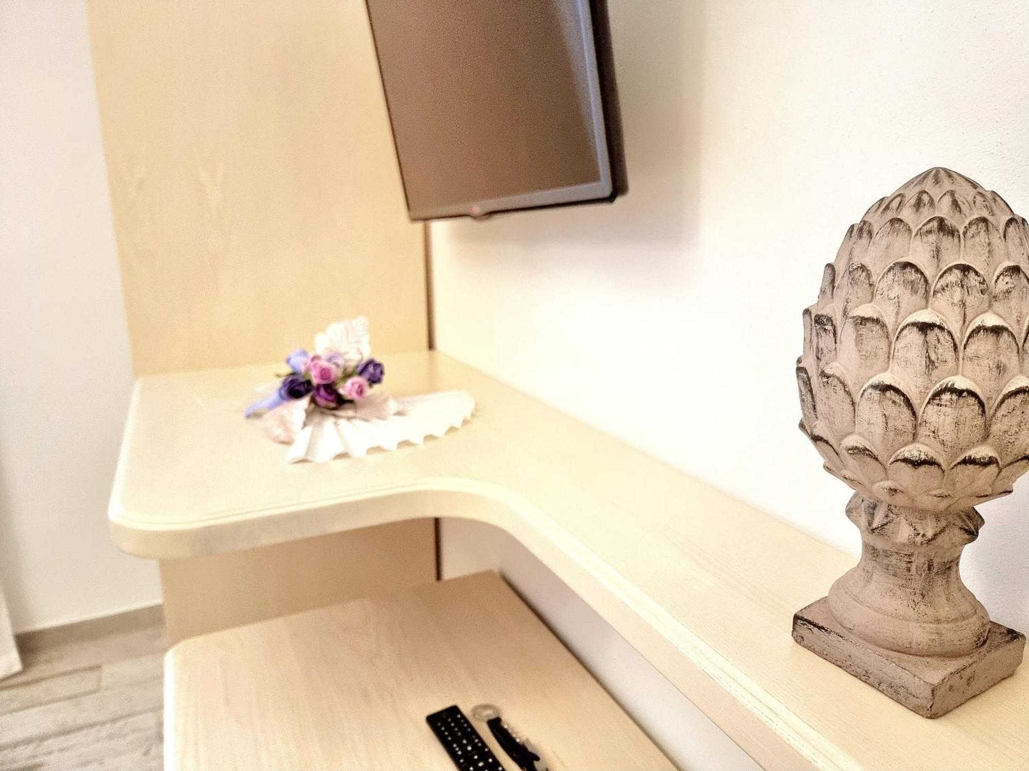 Golden House Hotel Porto Torres Bagian luar foto